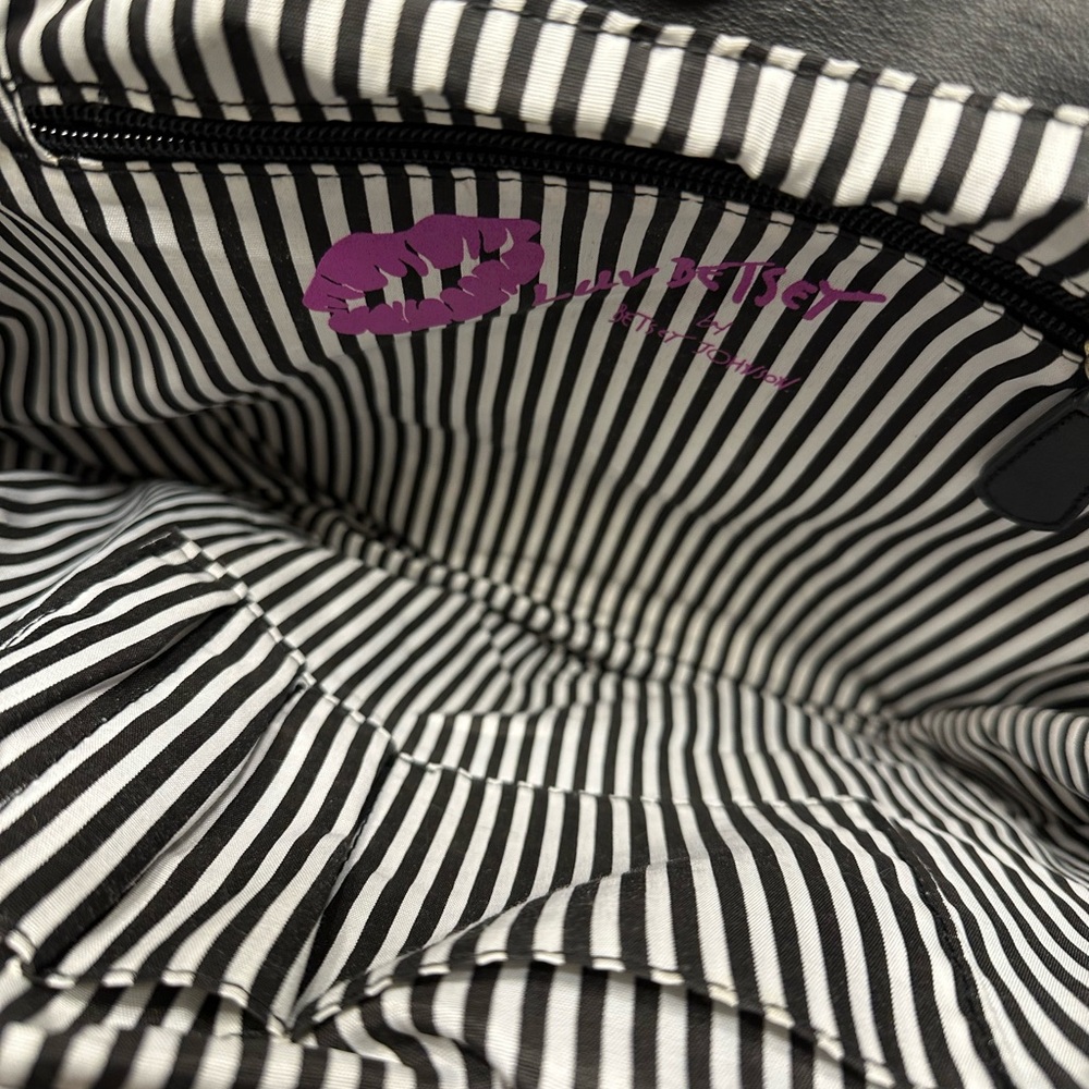 NWOT Betsey Johnson fuzzy cat bag - Picture 6 of 6